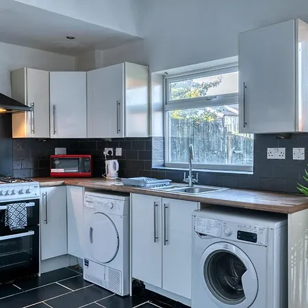 Cosy Pet Friendly Home, Fits 6, Free Parking Manchester Buitenkant foto