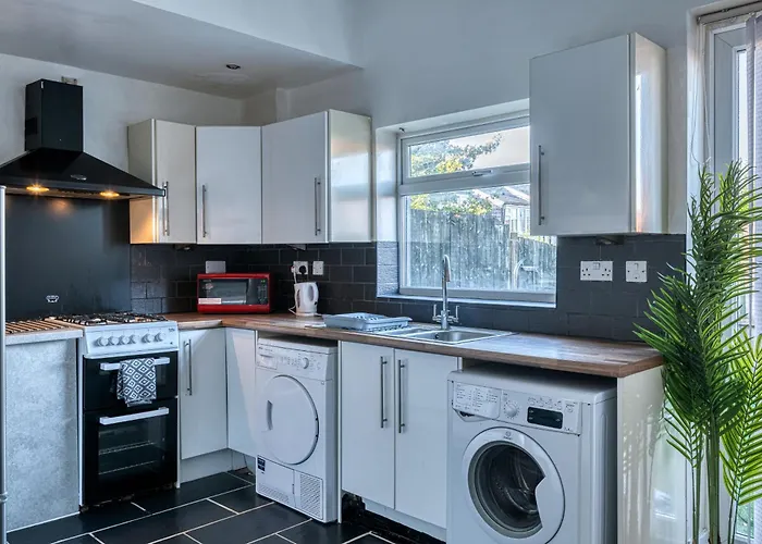 Cosy Pet Friendly Home, Fits 6, Free Parking